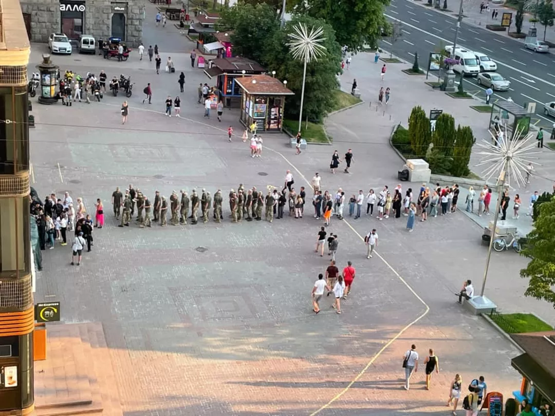 Кияни вимагають відновити роботу двох станцій метро: подробиці.