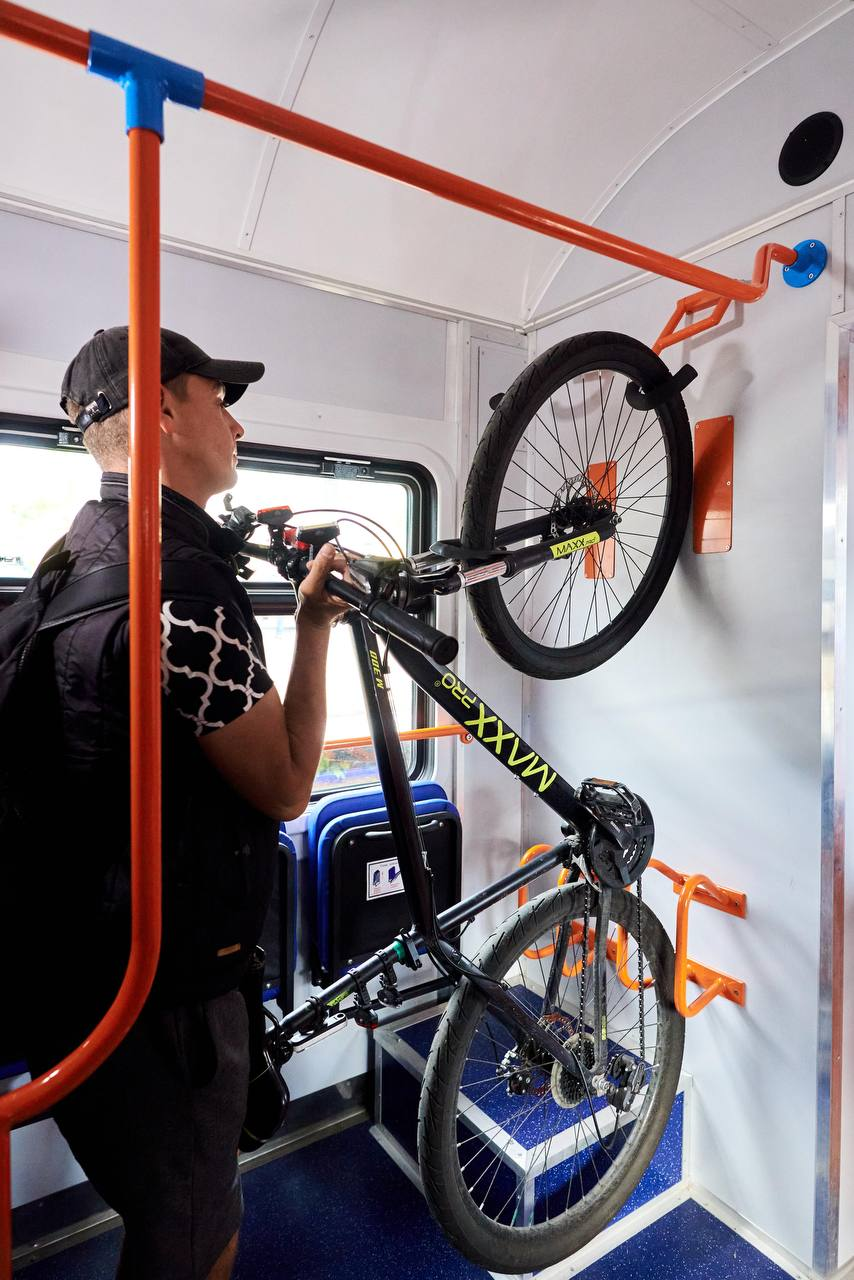 В Киеве обновили станцию городской электрички.