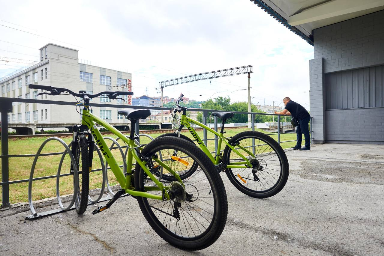 В Киеве обновили станцию городской электрички.