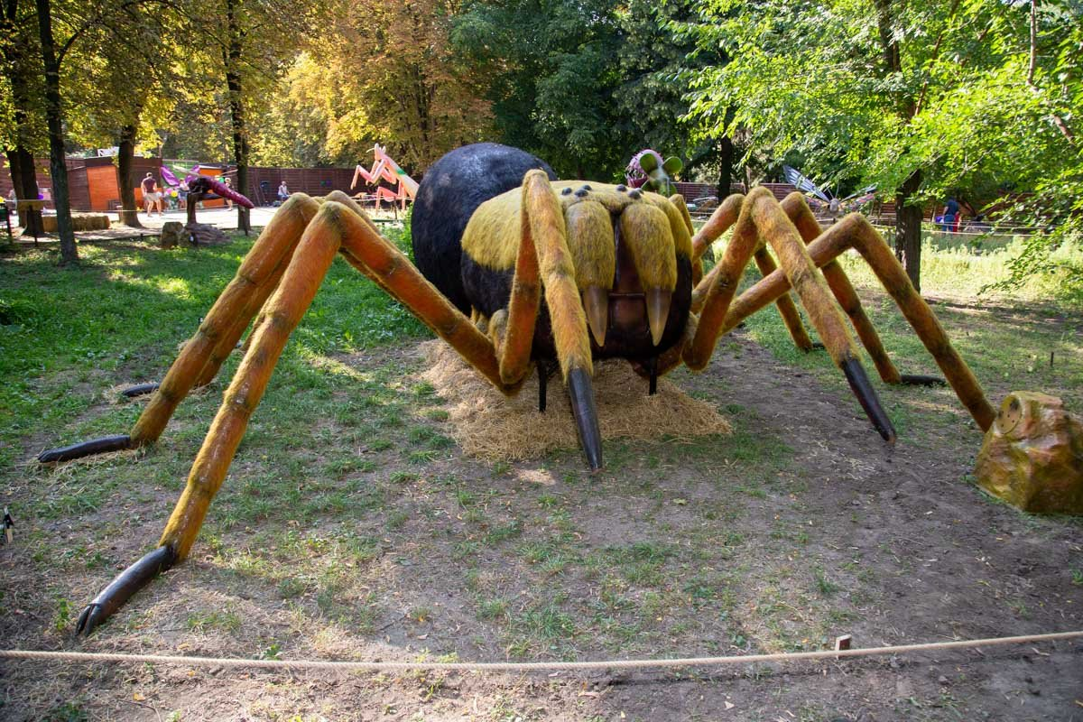На ВДНГ відкрився парк з гігінтськими комахами.