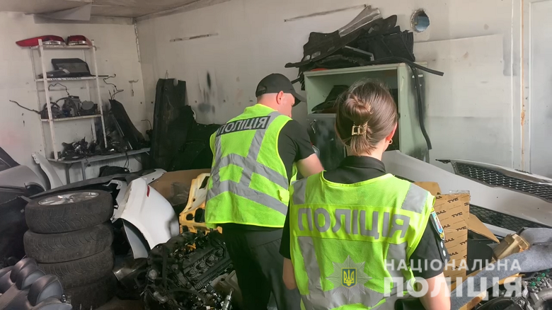 В Киеве работник СТО хотел продать авто из-за отказа оплатить работу. || Фото: facebook.com/UA.KyivPolice