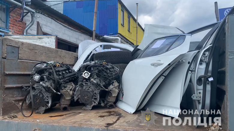 В Киеве работник СТО хотел продать авто из-за отказа оплатить работу. || Фото: facebook.com/UA.KyivPolice