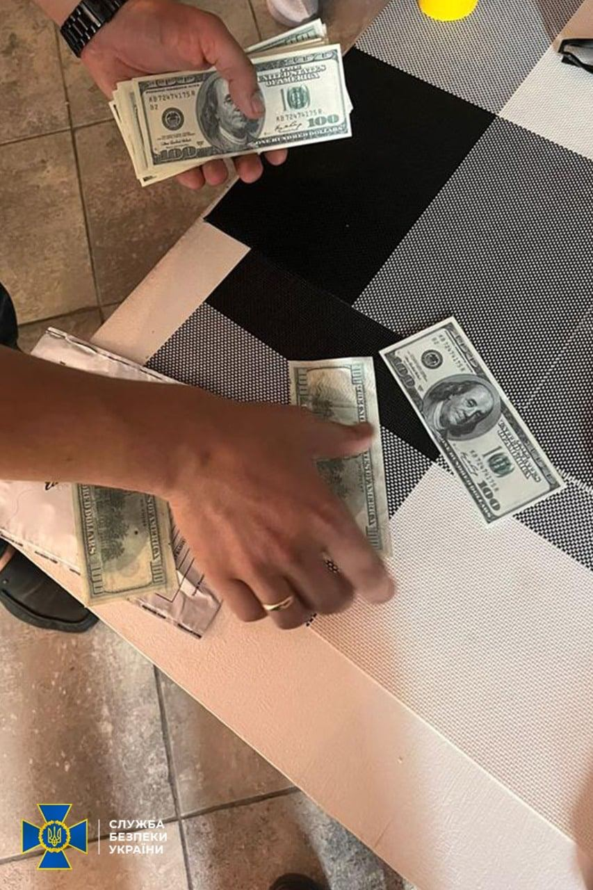 СБУ задержала киевлянина, который производил документы для незаконного выезда призывников за границу.