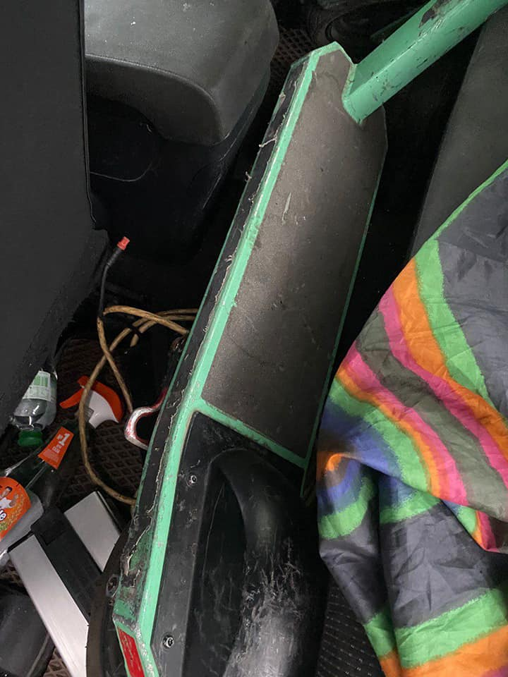 У Києві чоловік крав електросамокати відомої служби прокату.