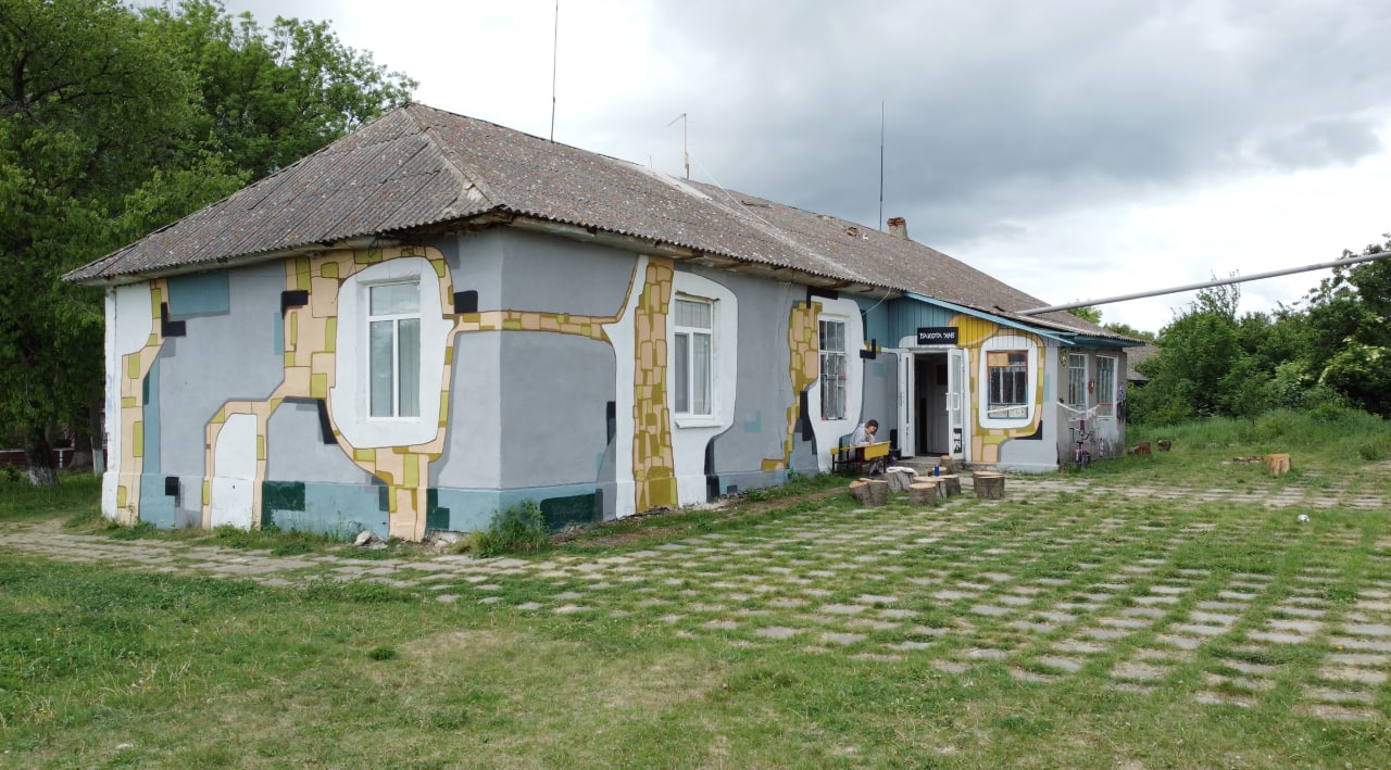 Музикант із Дніпра за підтримки Music Saves UA евакуює людей із лінії фронту.