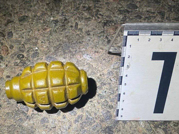 В Киевской области мужчина расстрелял флаг Украины и угрожал полиции.