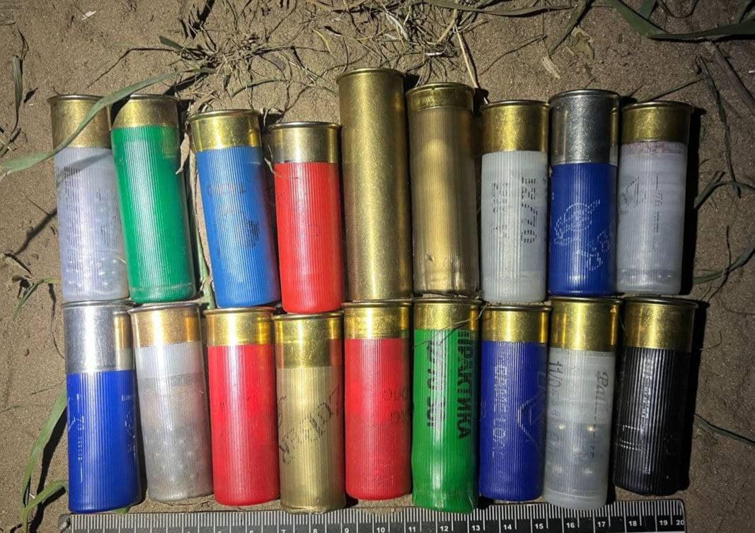 В Киевской области мужчина расстрелял флаг Украины и угрожал полиции.