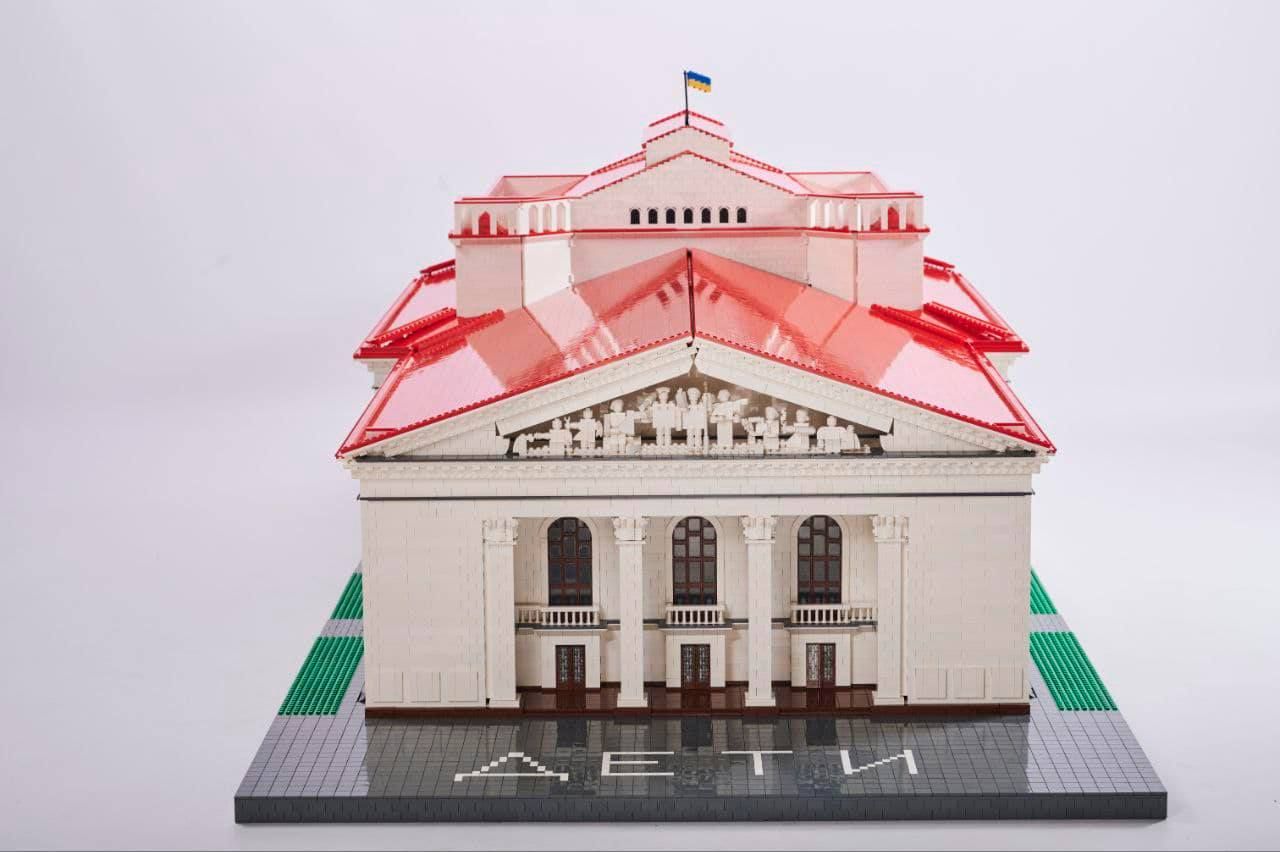 Трагедія у маріупольському драмтеатрі. Фото: Маріупольська міськрада