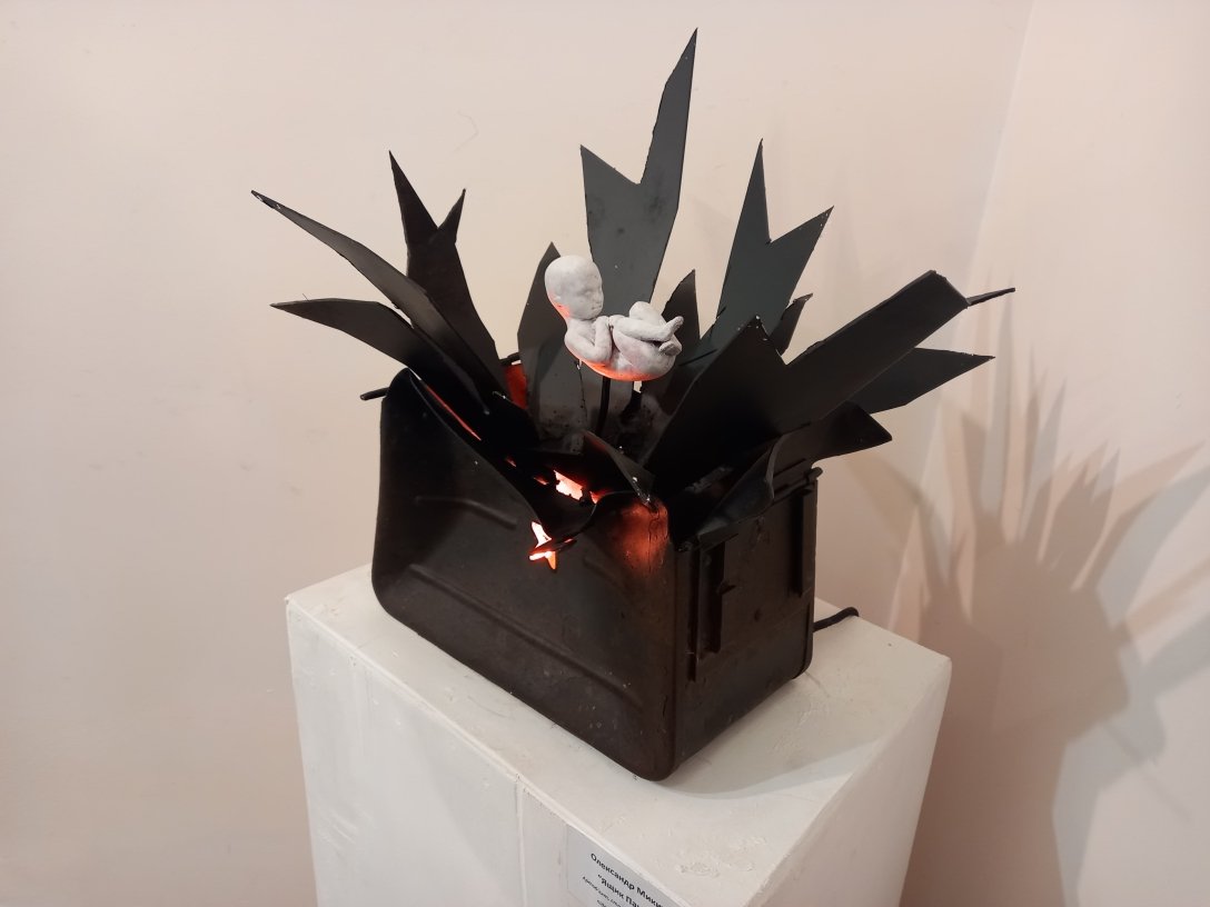 В Киеве работает уникальная выставка с арт-объектами из частей ПВО. ФОТО: Марина Брікімова, "Фокус"