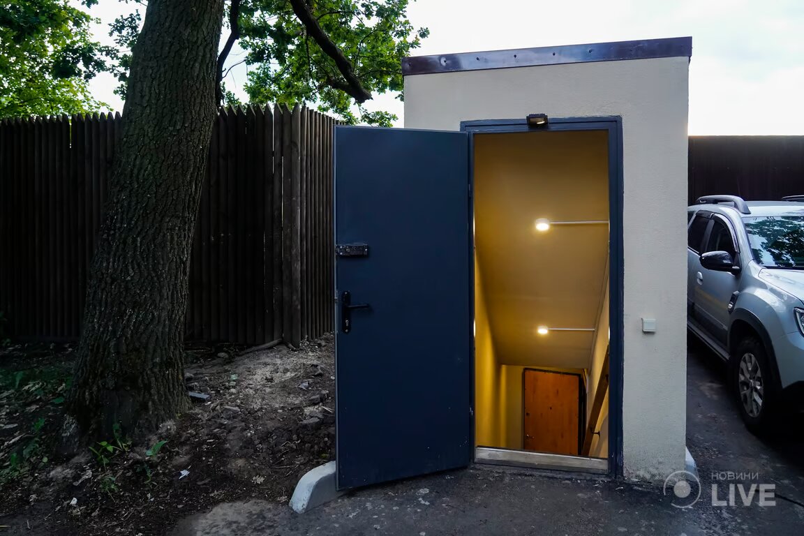 На Київщині чоловік власноруч побудував укриття -