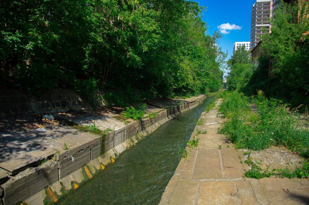 В Киеве очистили от мусора реки Почайну и Лыбидь -