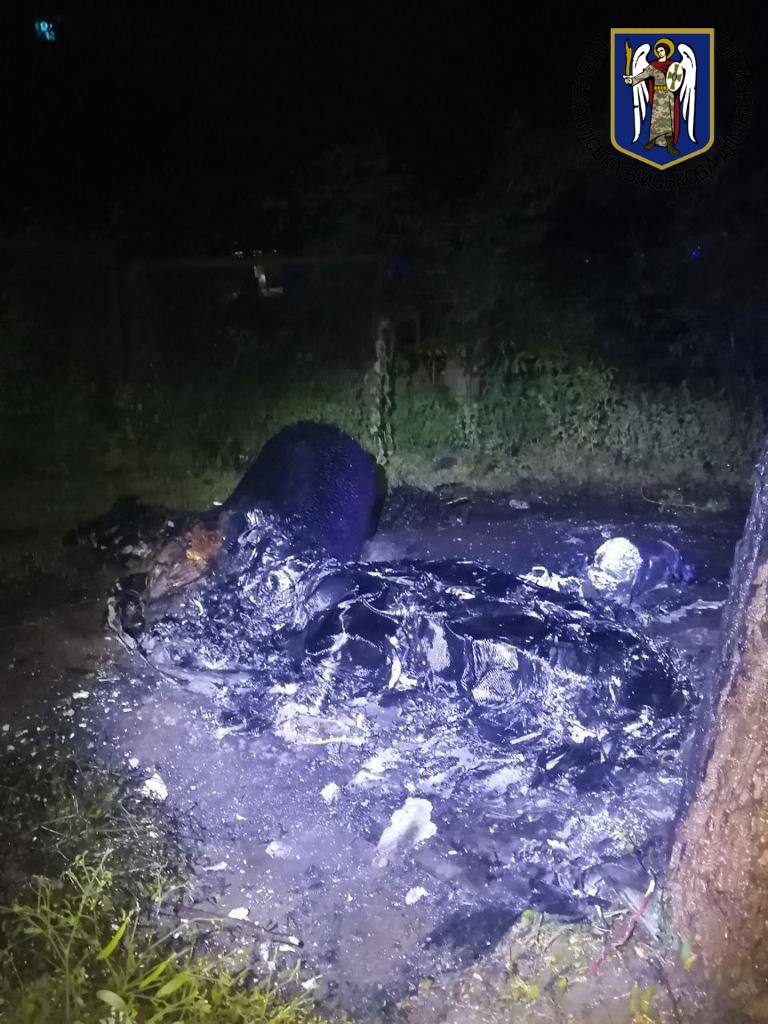 Последствия падения обломков в Соломенском районе -