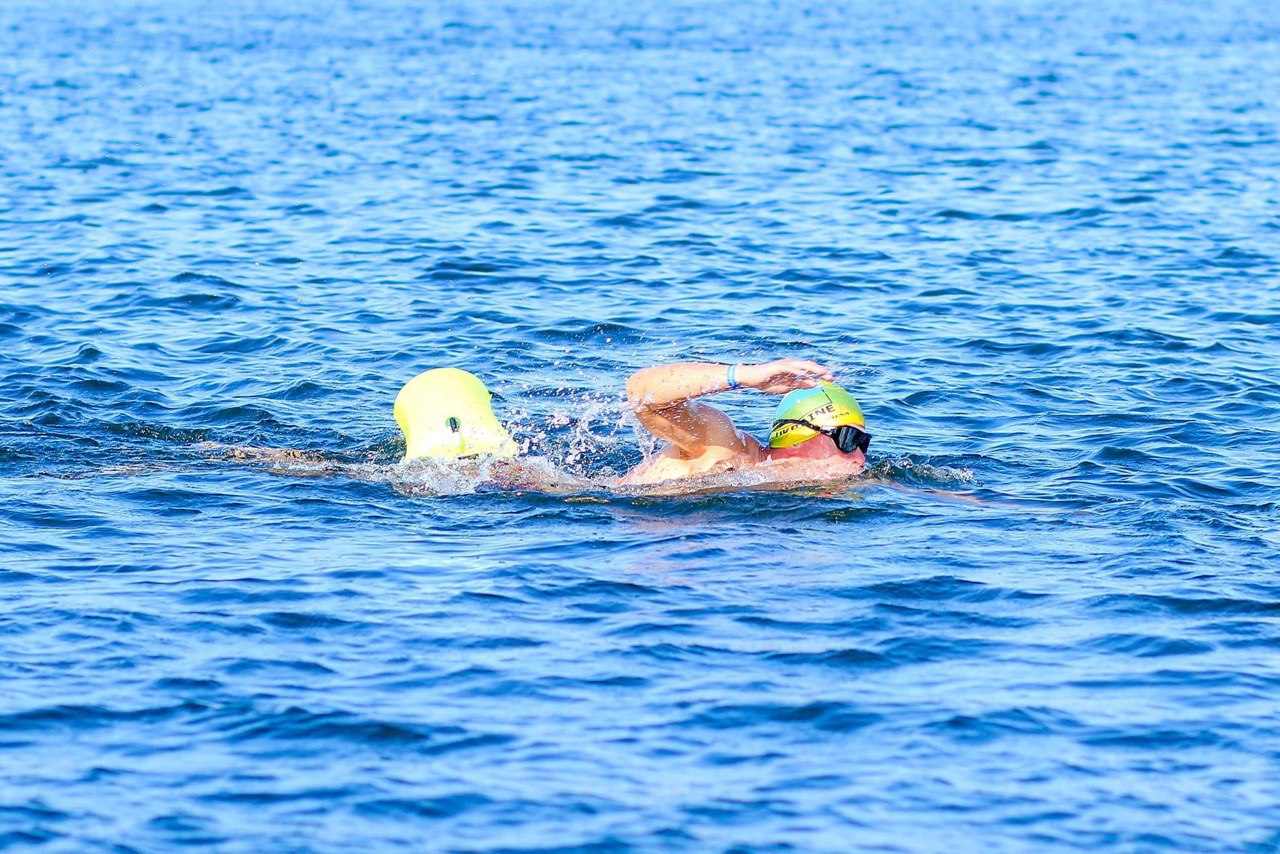 Українець планує подолати 25 кілометрів вплав задля збору на ЗСУ -