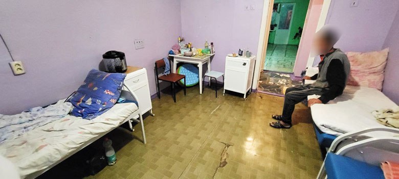 В Киевской больнице пациент чуть не зарезал своего соседа по палате -