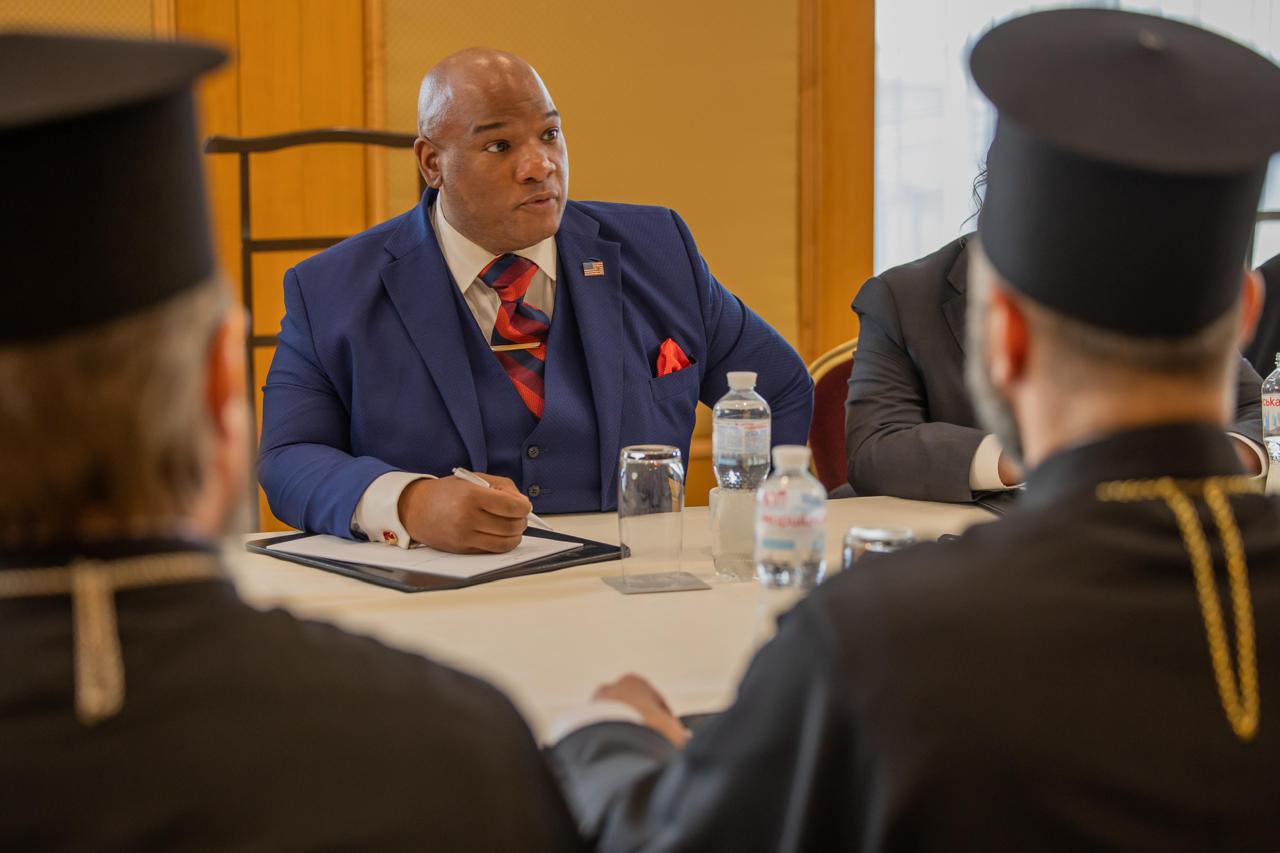 Визит Марка Бернса: духовный советник Трампа своими глазами увидел преступления рф в Украине фото 4 3