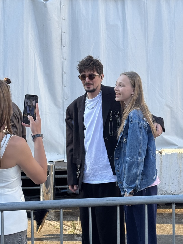 На концерте Music Box Макс Бородин рассказал о концертах в убежищах, а Злата Огневич – о киномечте фото 4 3