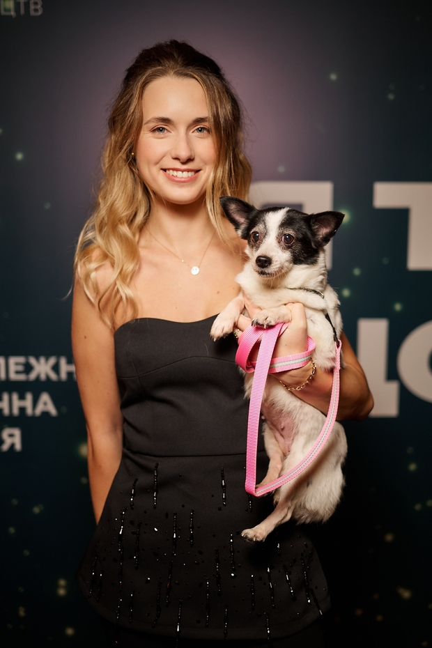 Собаки з притулку в центрі уваги: актори фільму "Песики" на червоній доріжці MUZVAR AWARDS 2024