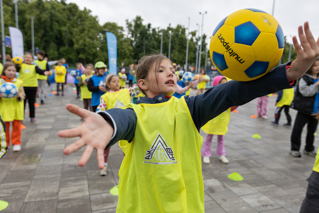 Спорт, змагання і нові знайомства: на ВДНГ відкрився найбільший спортивний фестиваль літа "Активна країна" фото 1