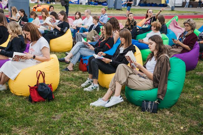 Весна, цветы, чтение: на ВДНХ в третий раз пройдет "Книжная страна"