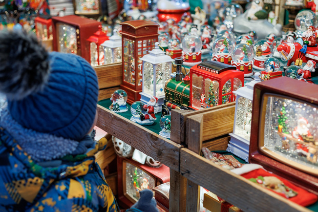 Найбільша ковзанка й Резиденція Санти, масштабні світлові інсталяції та фотозони: де шукати дива на "Зимовій країні" на ВДНГ фото 9 8