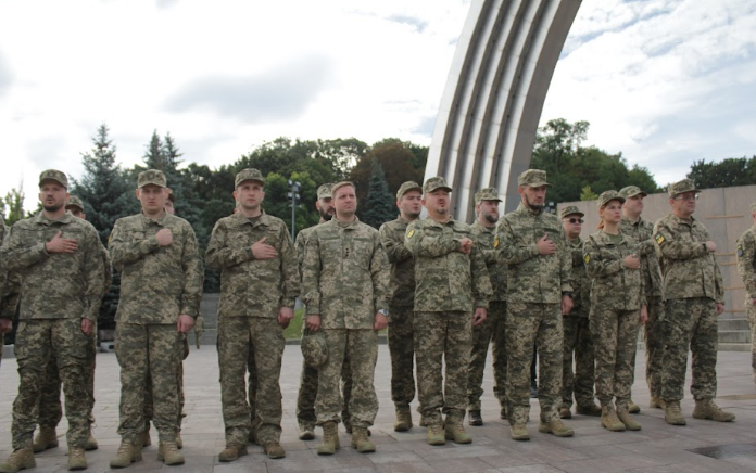 До Дня військ РЕБ у Києві відкрили пам'ятний знак фото 1