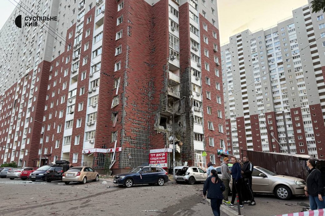 Поврежден в результате обстрела дом на Оболони. Киев, 10 июня 2025г. Фото: Общественное Новости