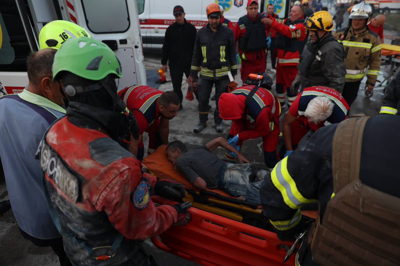 Последствия русской атаки на Киев. Фото: МВД Украины/Facebook