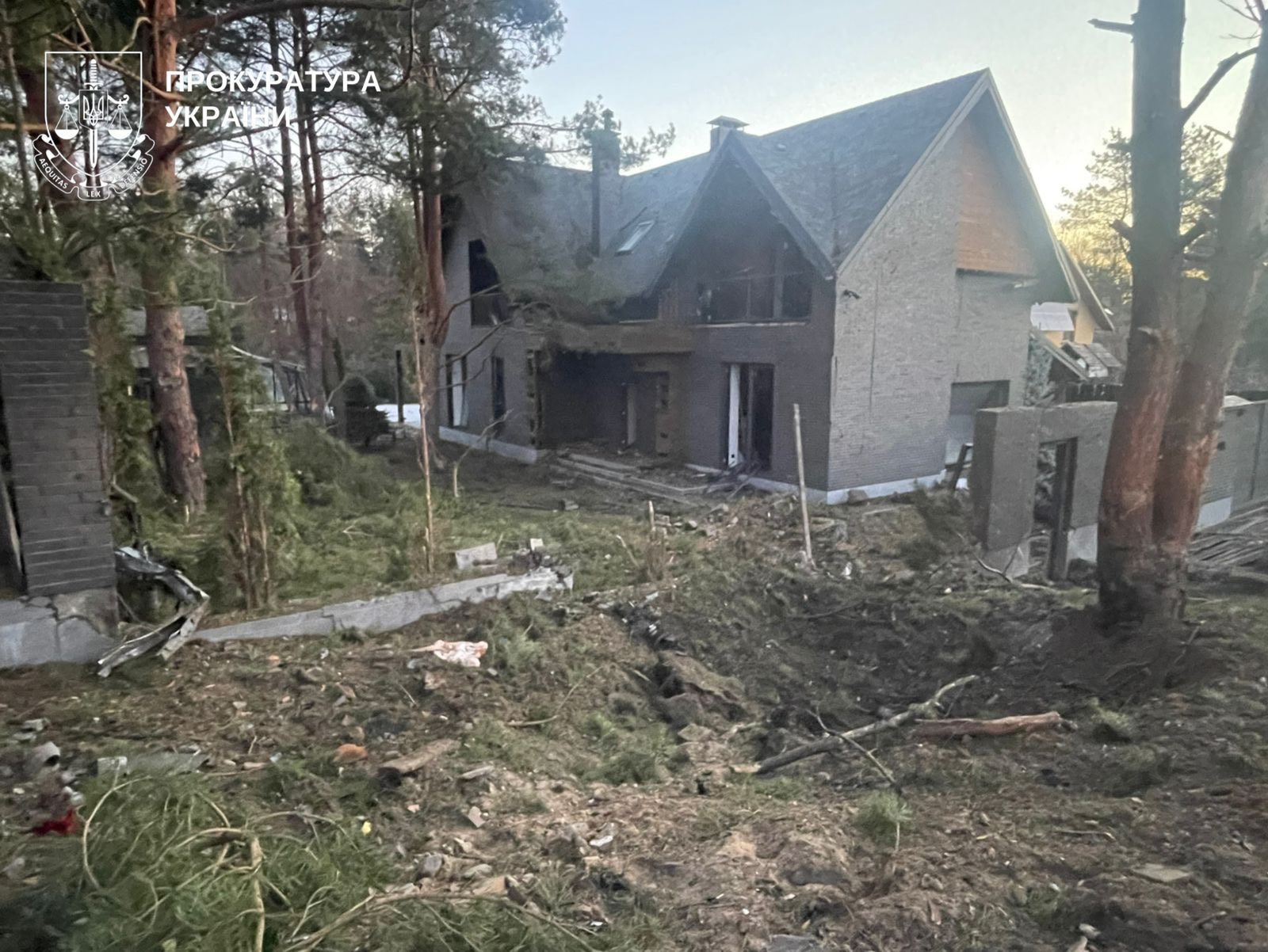 Последствия российских обстрелов в Киевской области, 14 марта 2026 года. Фото:Прокуратура Украины