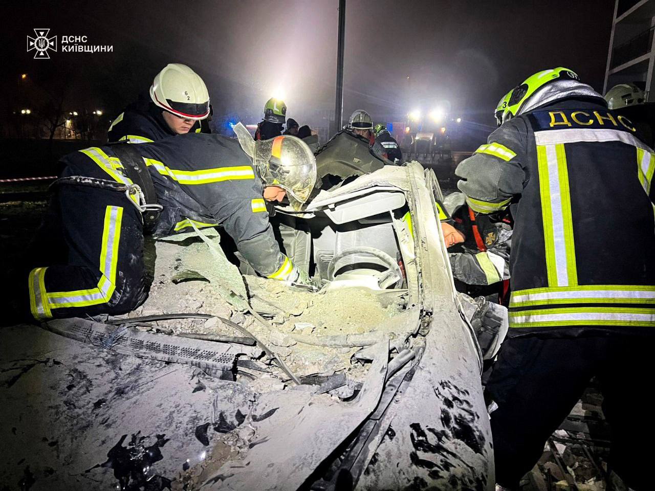 Внаслідок ворожої атаки частково зруйновано житловий будинок на Київщині фото 1