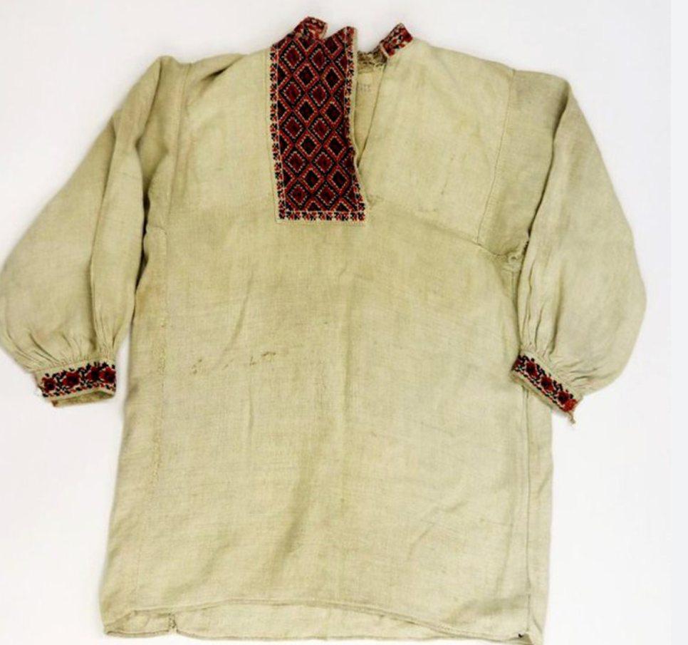 День вышиванки: какие вышитые рубашки надевали в Киевской области фото 1