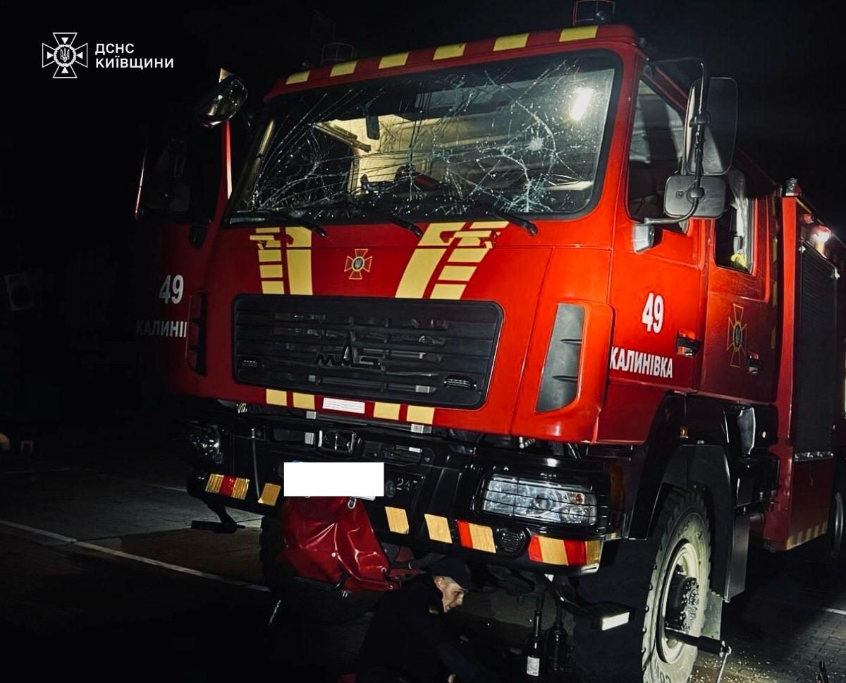 РФ вдарили по рятувальниках під час гасіння пожежі. Фото: ДСНС