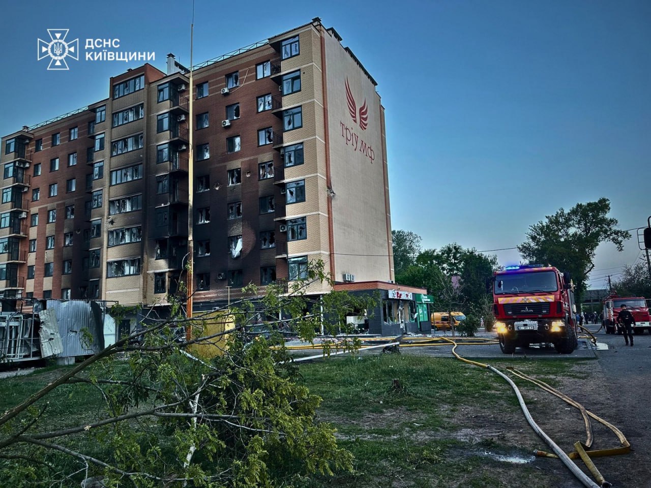 Россия массированно атаковала Киев, есть пострадавшие, под завалами ищут людей фото 4 3