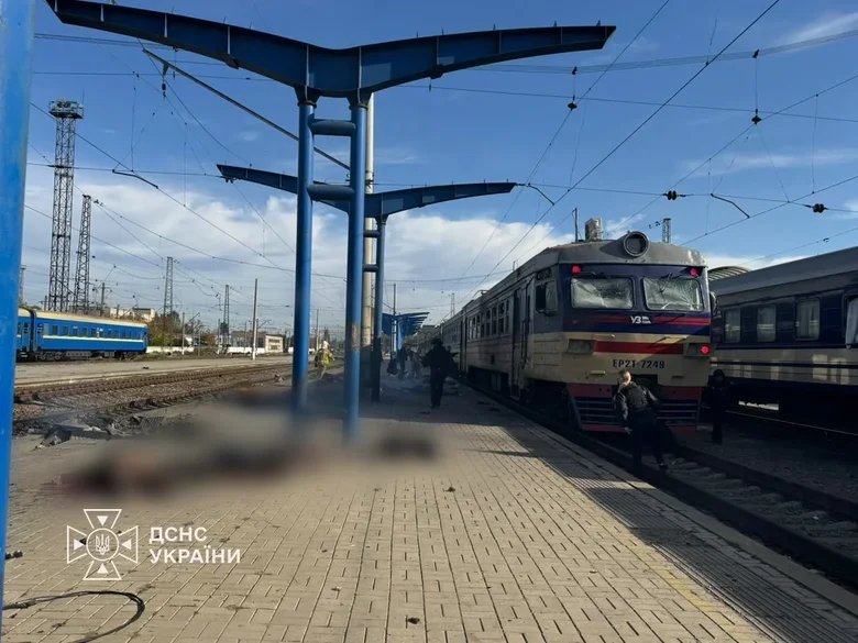 Російський реактивний дрон вдарив по залізничному вокзалу в Дніпрі: 13 загиблих.