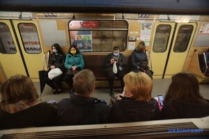 Ослабление карантина: в киевской подземке увеличилось количество пассажиров фото 11