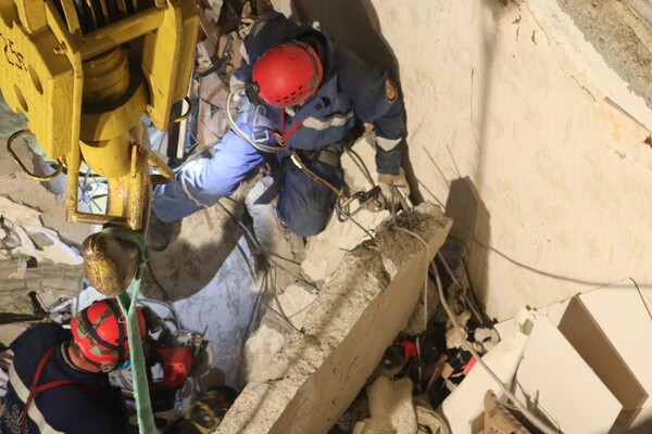 Взрыв дома на Позняках: сколько еще человек ищут под завалами фото 1