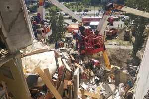 Взрыв дома на Позняках: сколько еще человек ищут под завалами фото 2