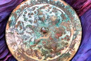 Уникальная находка: на Мамай-горе нашли древнее зеркальце фото 2