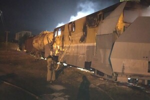 Жаркая ночь: в Одесской области горел снегоуборочный поезд фото