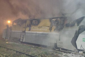 Жаркая ночь: в Одесской области горел снегоуборочный поезд фото 1