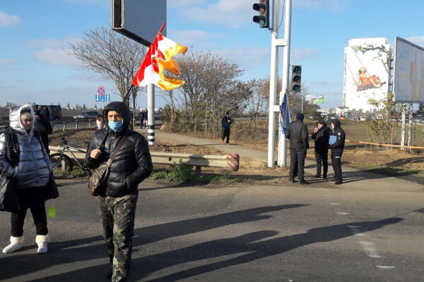 Водители начали объезжать митинг на &quot;7 километре&quot;, а Привоз работает в обычном режиме (обновлено) фото 5
