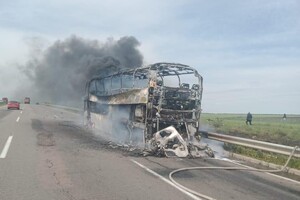 На трассе Киев-Одесса загорелся автобус: что с пассажирами (обновлено) фото