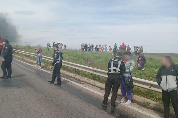 На трассе Киев-Одесса загорелся автобус: что с пассажирами (обновлено) фото 1