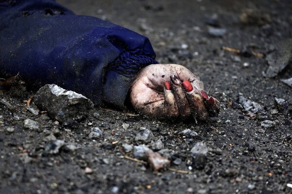 В Сети показали ужасающие фото преступлений оккупантов в Киевской области фото 2